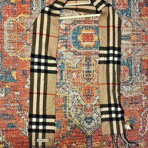 Burberry Classic 100% Cashmere Scarf